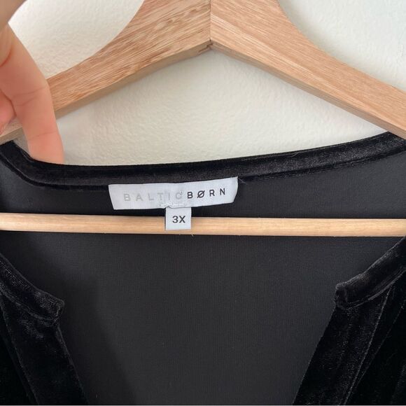 Baltic Born Artemis Tiered Velvet Maxi Dress in Black Plus Size 3X - Picture 6 of 9